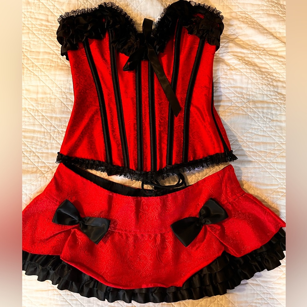Sexy Gothic corset & skirt 🖤❤️